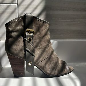 Nine West/ Ankle boots/ Size 9 1/2